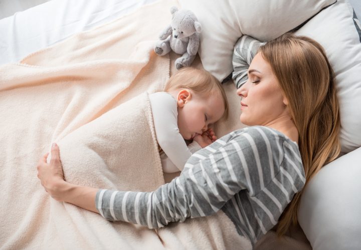 Slaapgebrek en moederschap: tips om uitgerust te blijven